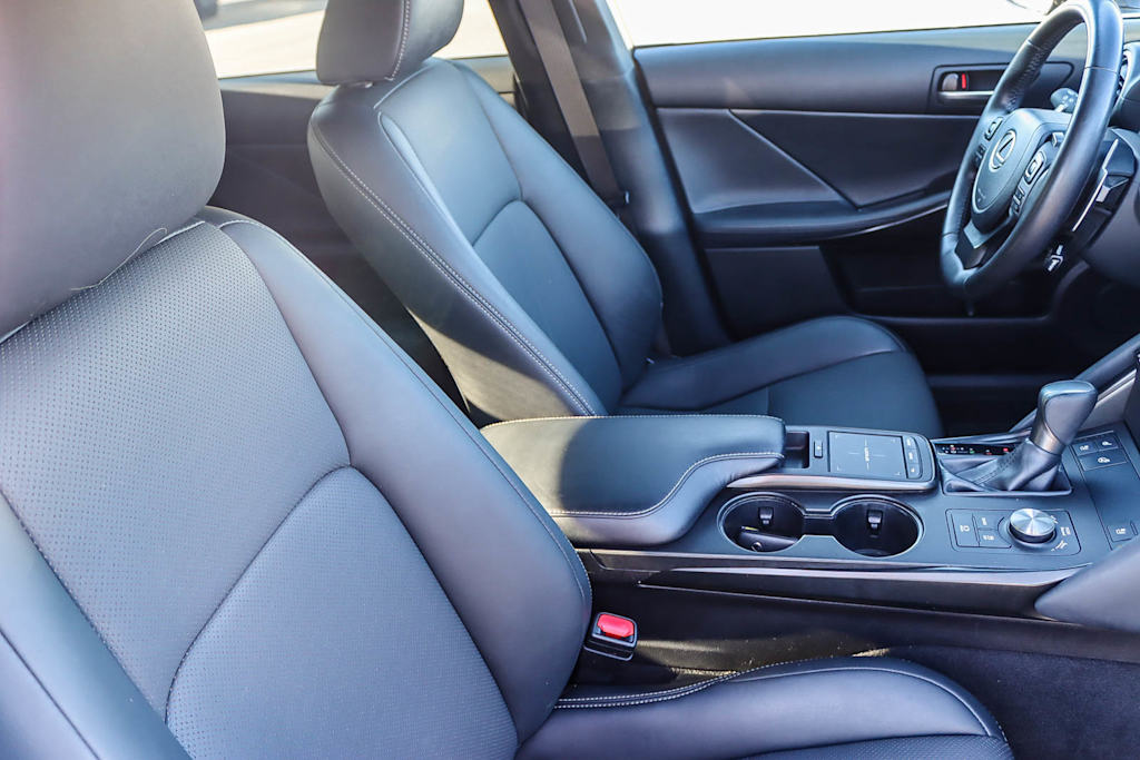 Thumbnail: 2021 Lexus IS - 9