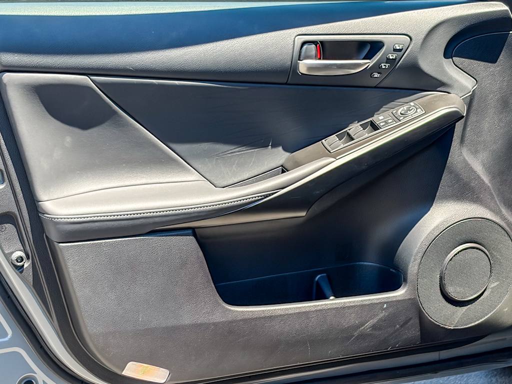 Thumbnail: 2025 Lexus ES - 22