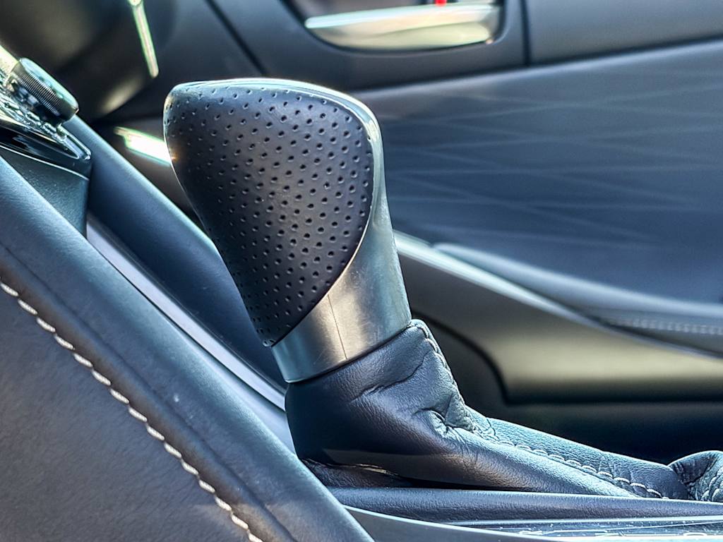 Thumbnail: 2025 Lexus ES - 24