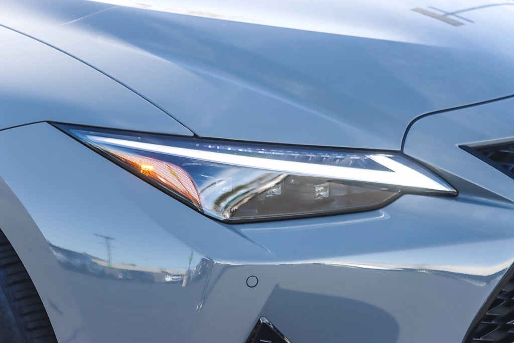 Thumbnail: 2025 Lexus ES - 19