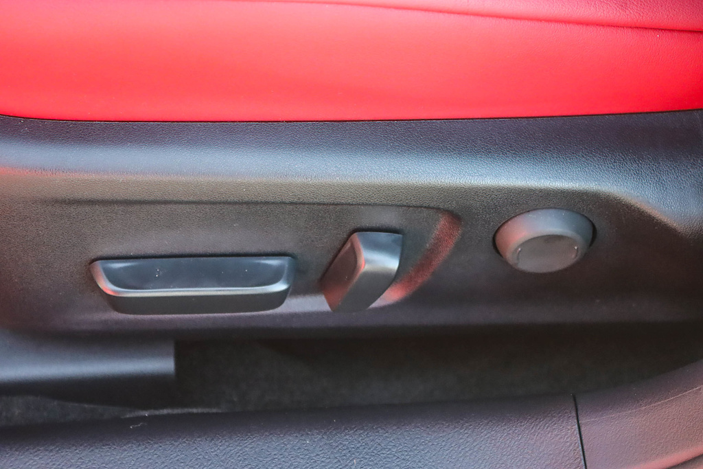 Thumbnail: 2025 Lexus ES - 24