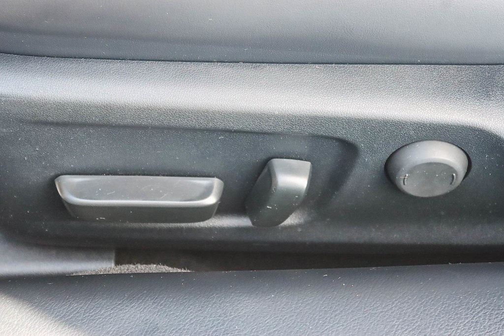 Thumbnail: 2024 Lexus ES - 24