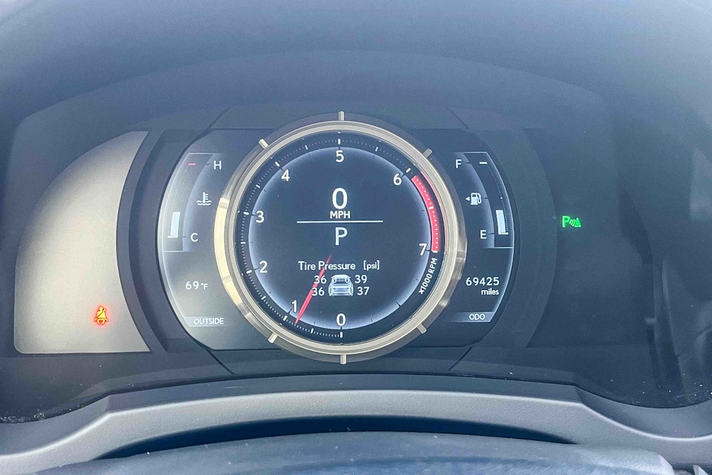 Thumbnail: 2016 Lexus RC - 15