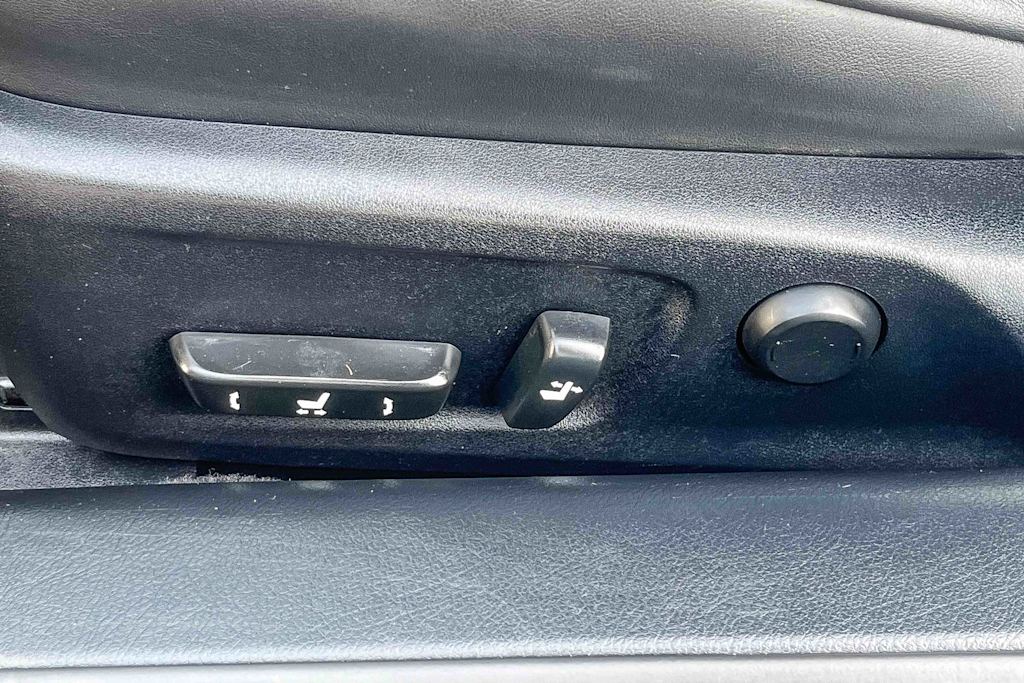 Thumbnail: 2016 Lexus RC - 24