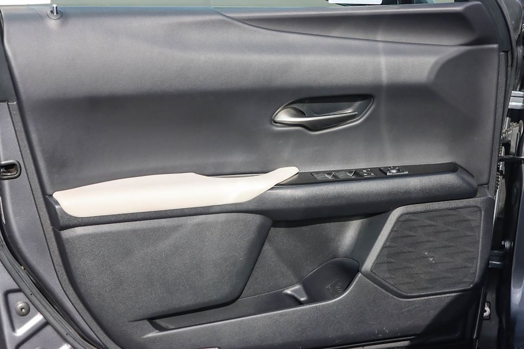 Thumbnail: 2019 Lexus UX - 24