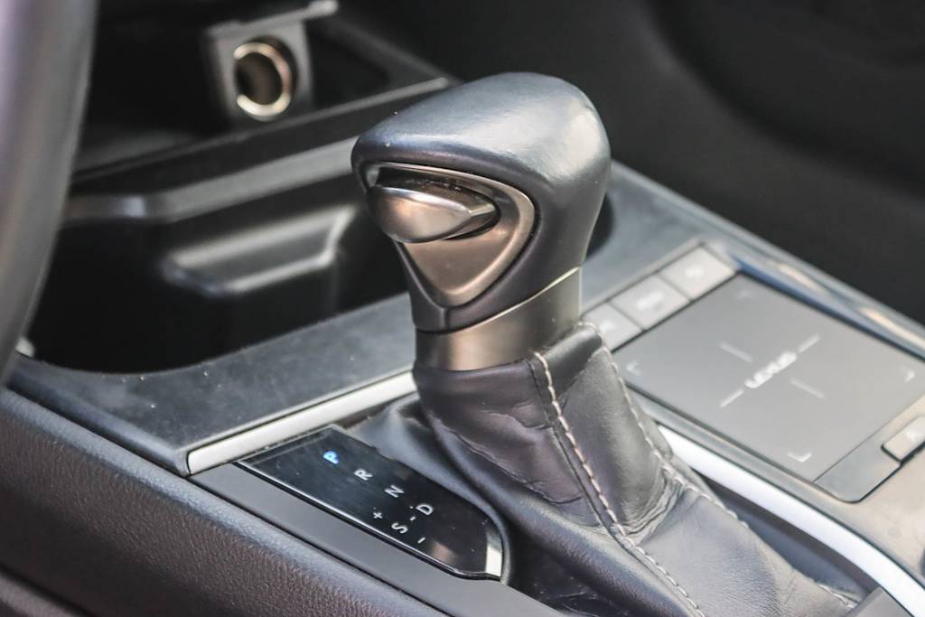 Thumbnail: 2019 Lexus UX - 13