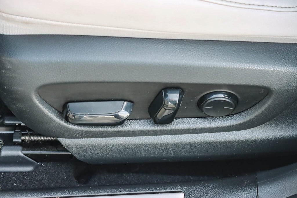 Thumbnail: 2019 Lexus UX - 25