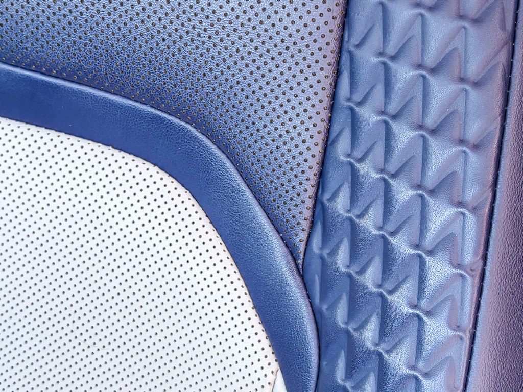 Thumbnail: 2019 Lexus UX - 17