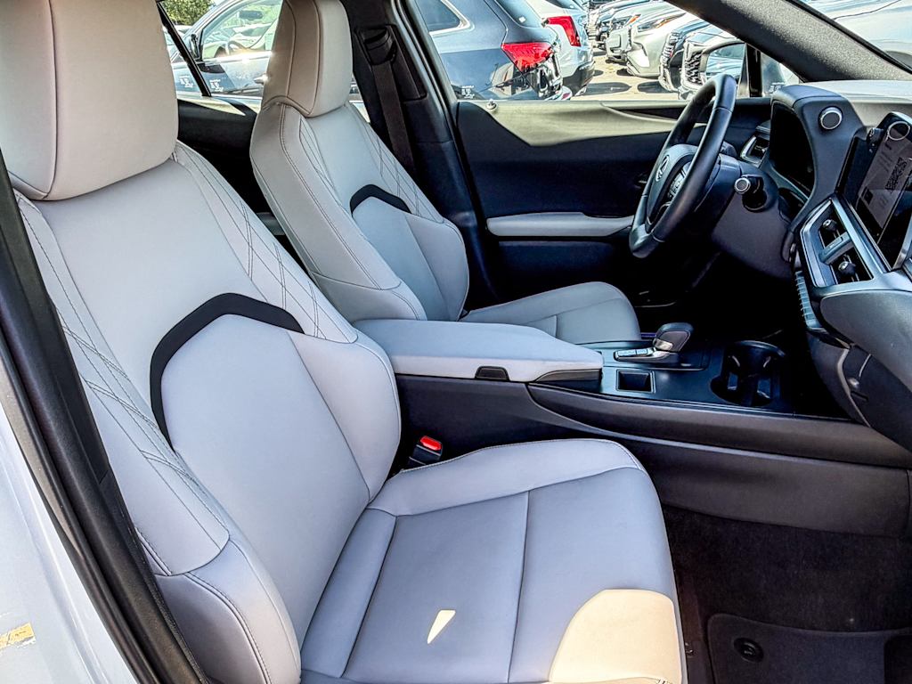 Thumbnail: 2025 Lexus UX - 9