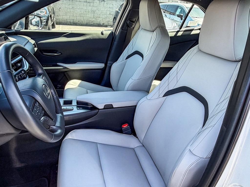 Thumbnail: 2025 Lexus UX - 10