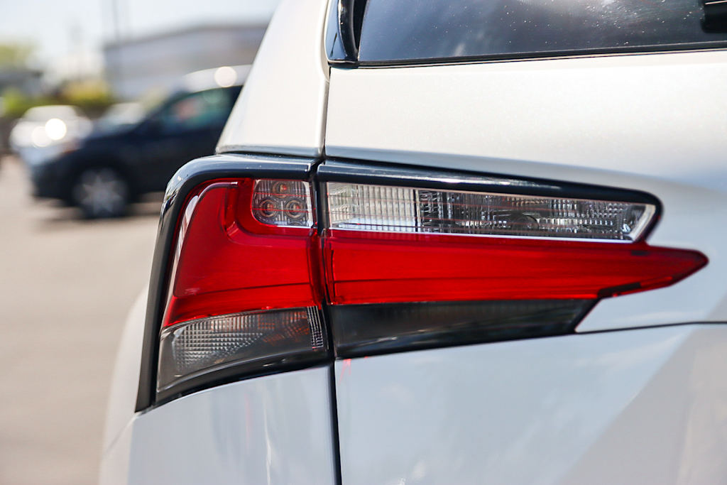 2016 Lexus NX Hybrid 300h 19