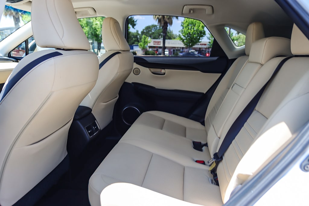 2016 Lexus NX Hybrid 300h 11