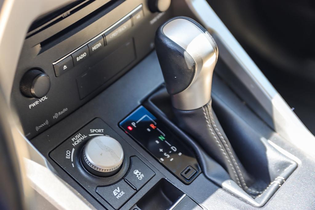 2016 Lexus NX Hybrid 300h 13