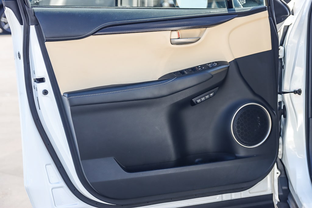 2016 Lexus NX Hybrid 300h 23