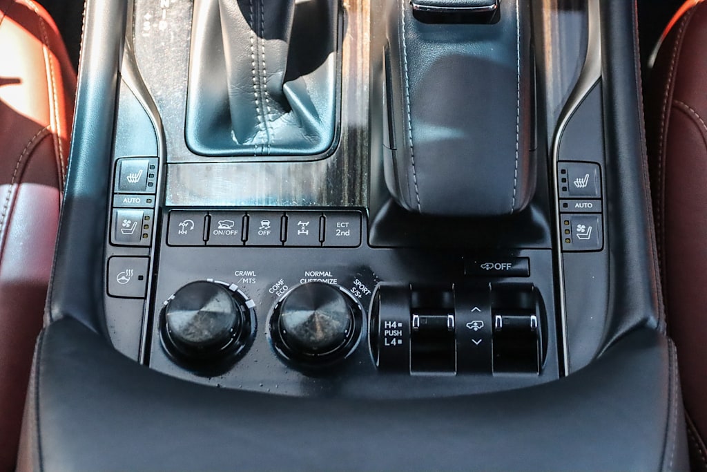 Thumbnail: 2021 Lexus LX - 24