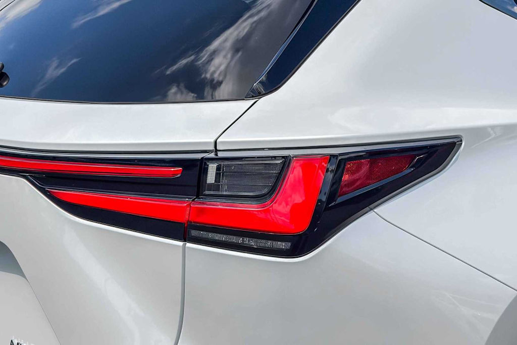Thumbnail: 2025 Lexus ES - 17