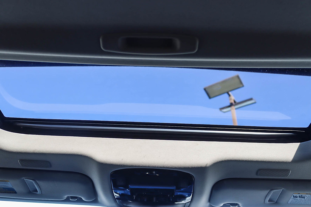 Thumbnail: 2025 Lexus ES - 23