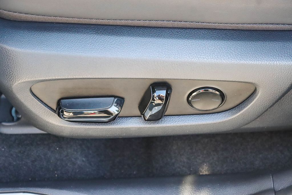 Thumbnail: 2025 Lexus ES - 25