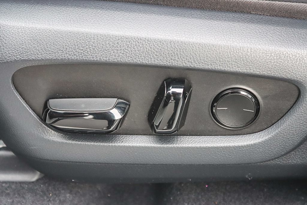 Thumbnail: 2024 Lexus ES - 25