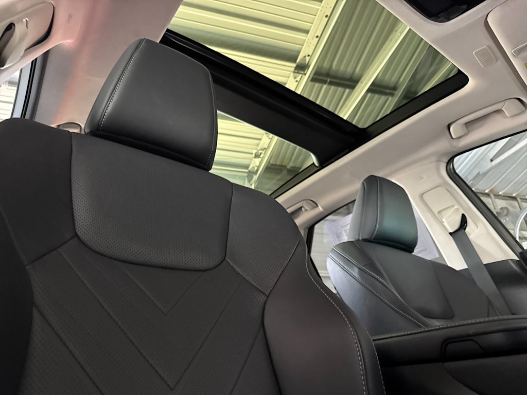 Thumbnail: 2025 Lexus ES - 24