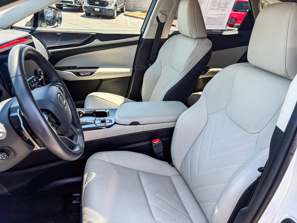 Thumbnail: 2025 Lexus ES - 11