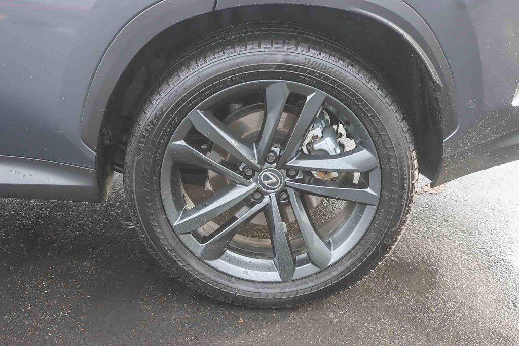 Thumbnail: 2025 Lexus ES - 19