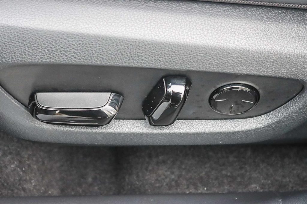 Thumbnail: 2025 Lexus ES - 23