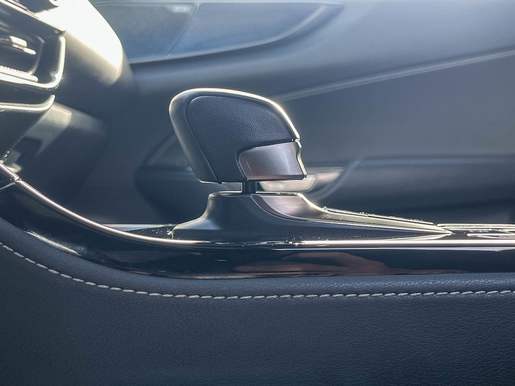 Thumbnail: 2025 Lexus ES - 23