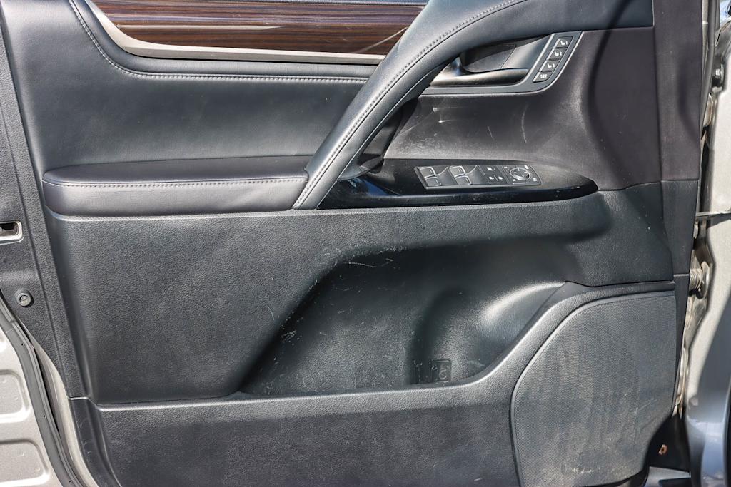 Thumbnail: 2018 Lexus LX - 22