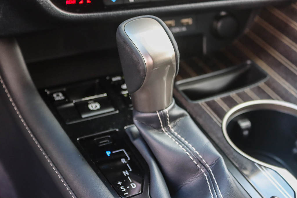 Thumbnail: 2020 Lexus RX - 13