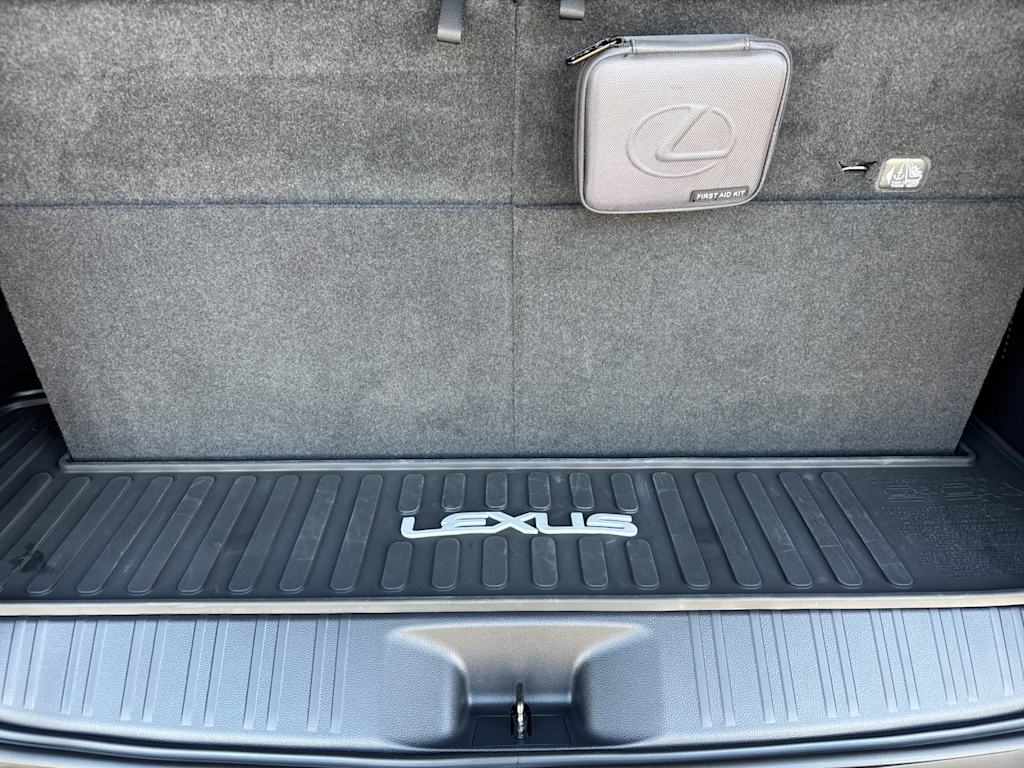 Thumbnail: 2024 Lexus ES - 7