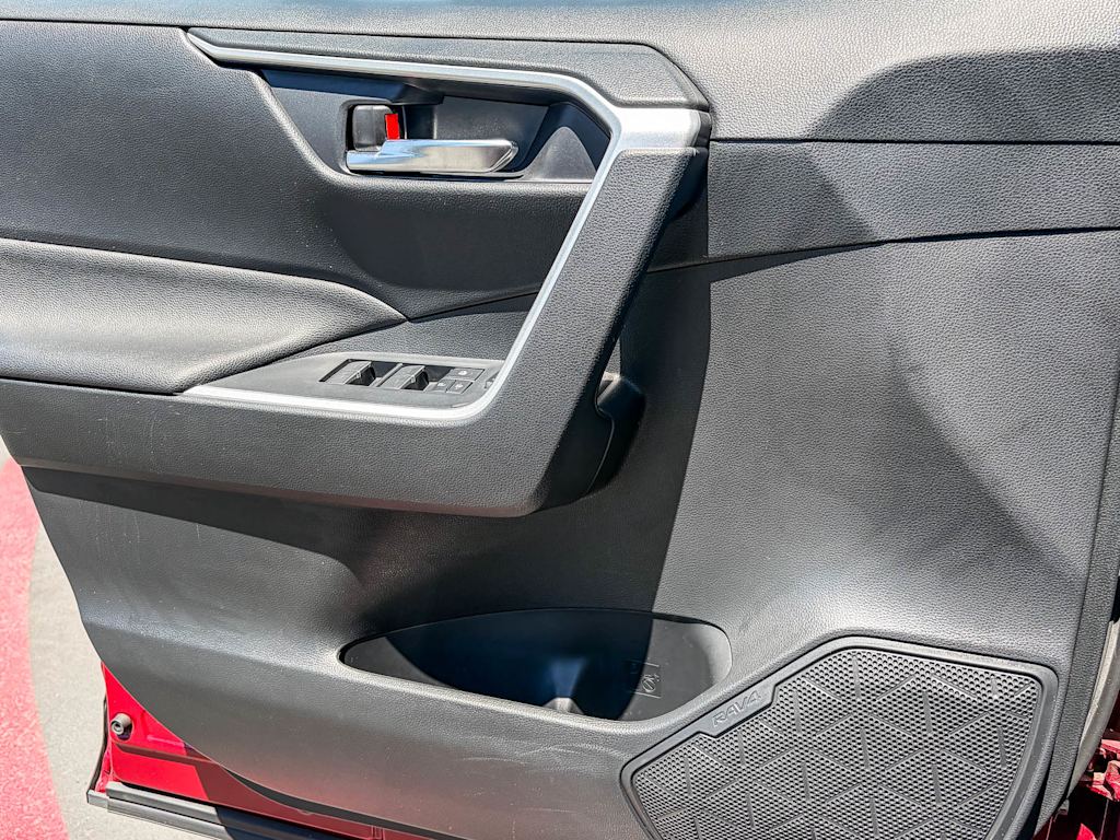 Thumbnail: 2022 Toyota RAV4 - 23