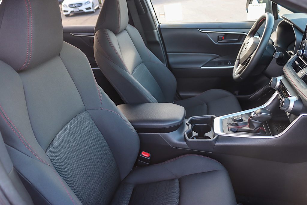 Thumbnail: 2021 Toyota RAV4 - 10