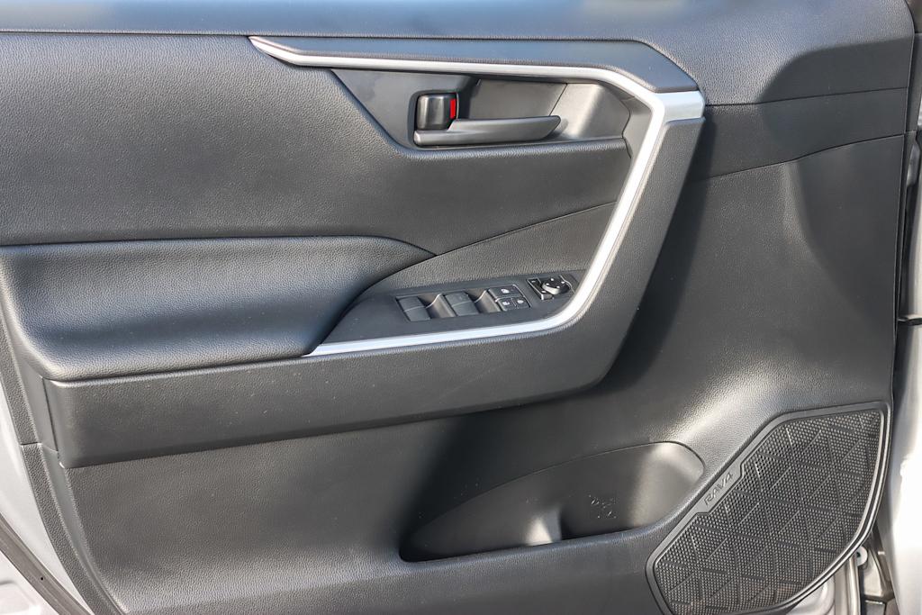 Thumbnail: 2021 Toyota RAV4 - 22