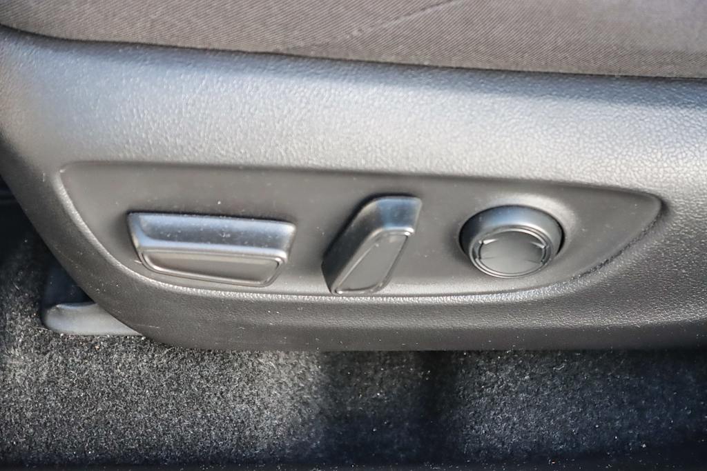 Thumbnail: 2021 Toyota RAV4 - 23