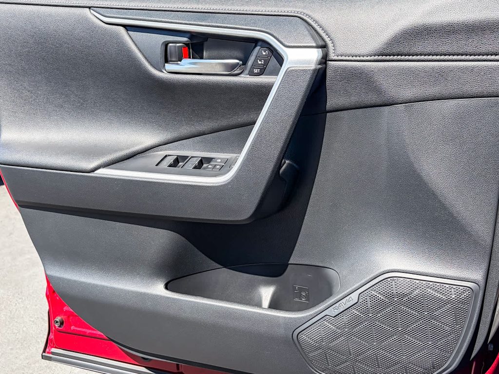 Thumbnail: 2023 Toyota RAV4 - 21