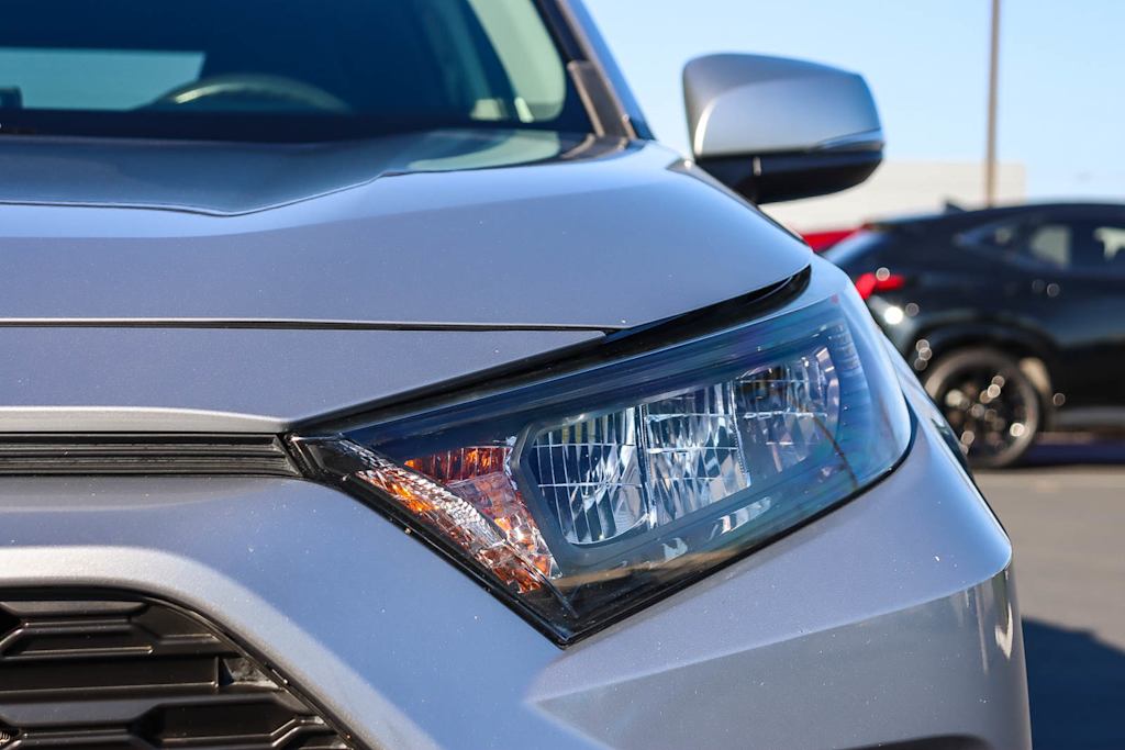 2019 Toyota RAV4 LE 18