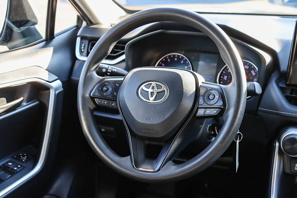 2019 Toyota RAV4 LE 8