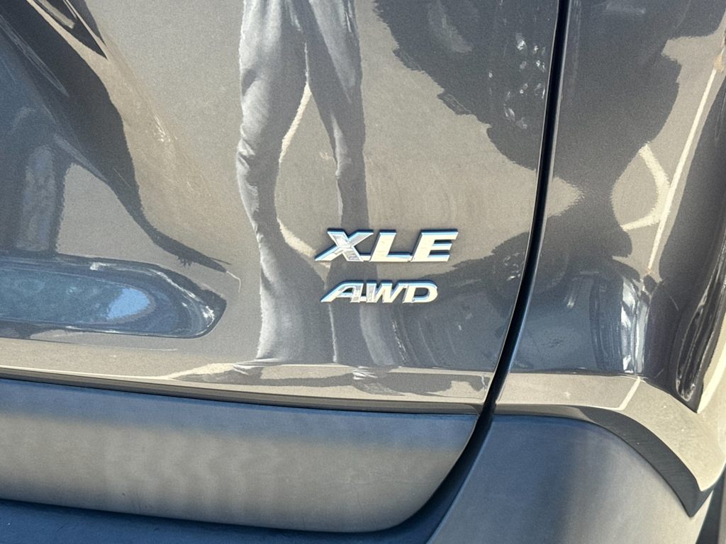 Thumbnail: 2019 Toyota RAV4 - 17