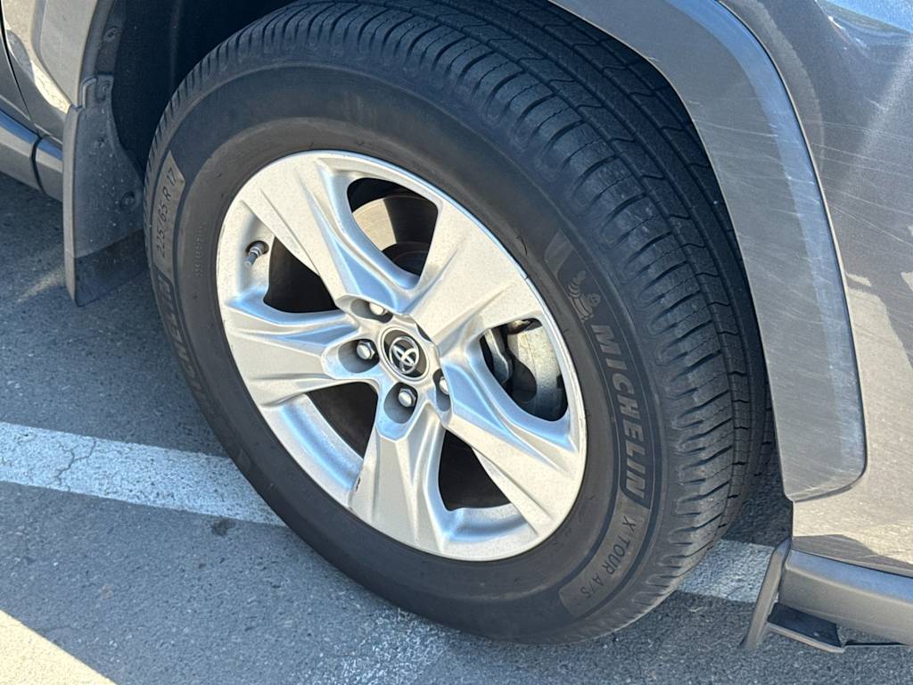 Thumbnail: 2019 Toyota RAV4 - 12