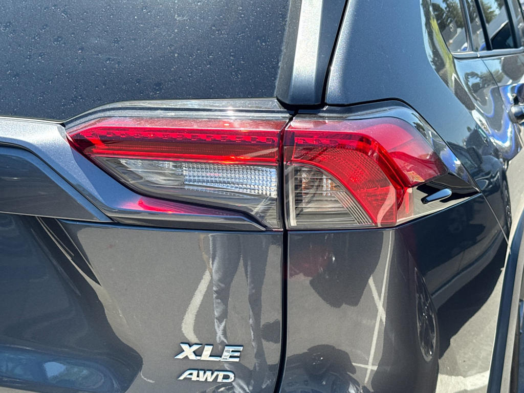 Thumbnail: 2019 Toyota RAV4 - 15