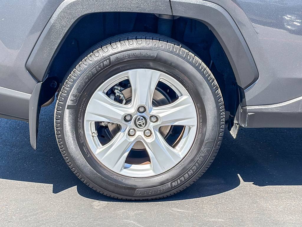Thumbnail: 2019 Toyota RAV4 - 21