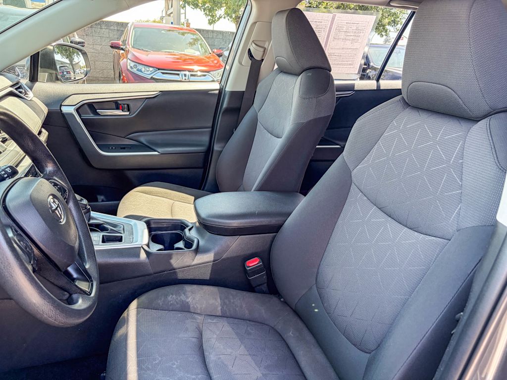 Thumbnail: 2019 Toyota RAV4 - 10