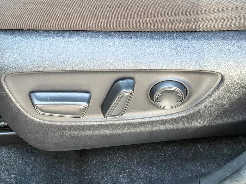 Thumbnail: 2019 Toyota RAV4 - 25