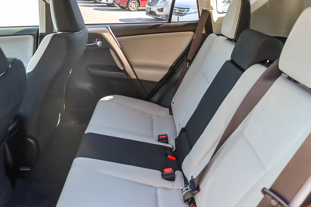 Thumbnail: 2018 Toyota RAV4 - 11