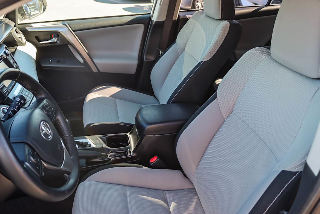 Thumbnail: 2018 Toyota RAV4 - 10