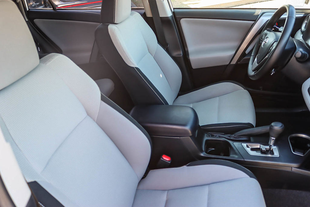 Thumbnail: 2018 Toyota RAV4 - 9