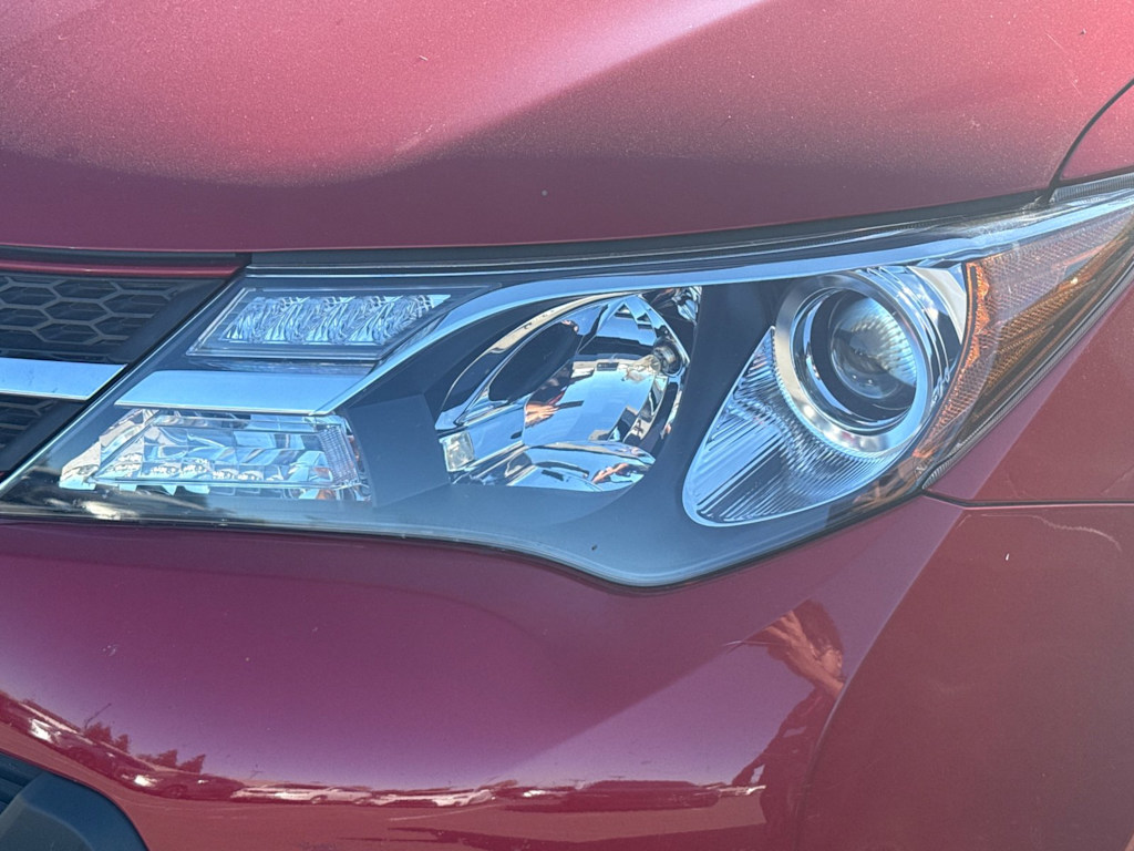 Thumbnail: 2015 Toyota RAV4 - 12