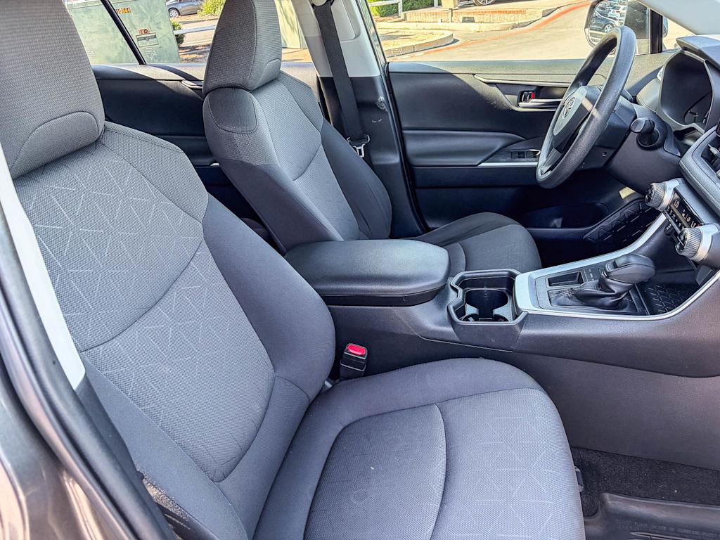 Thumbnail: 2019 Toyota RAV4 - 9