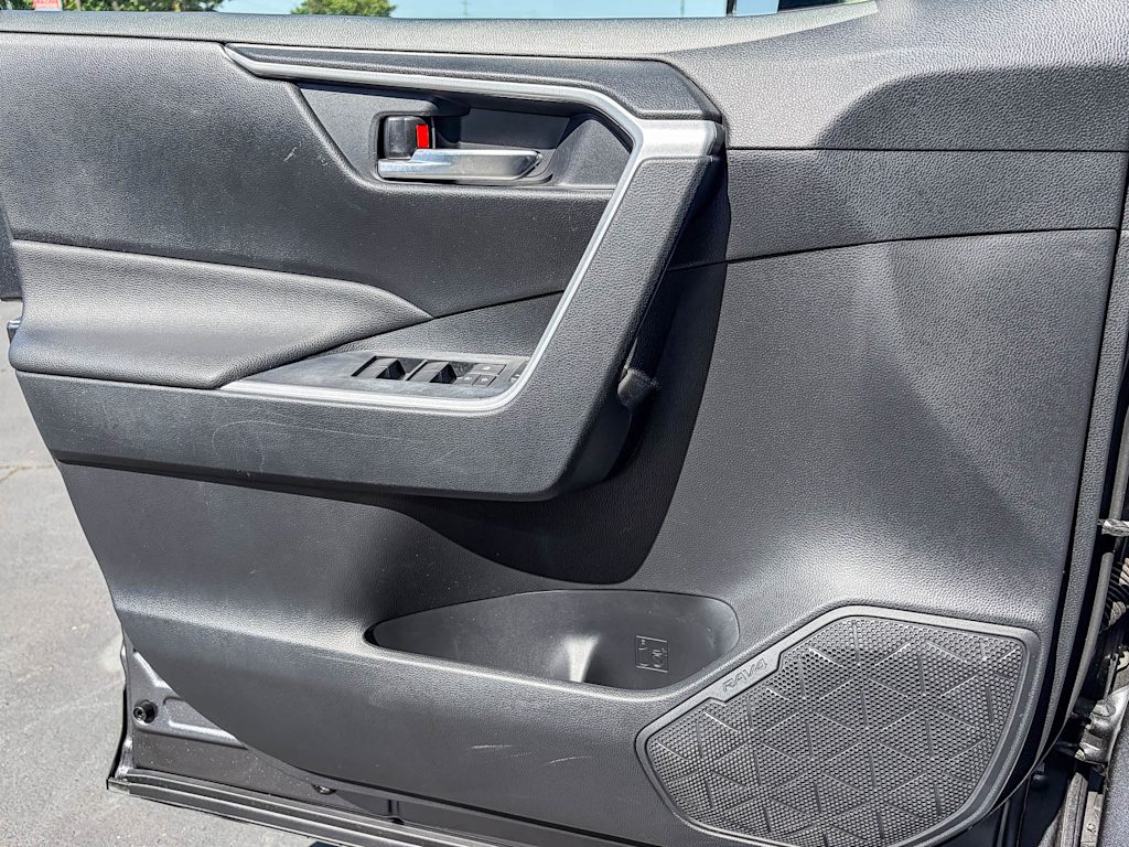 Thumbnail: 2019 Toyota RAV4 - 23